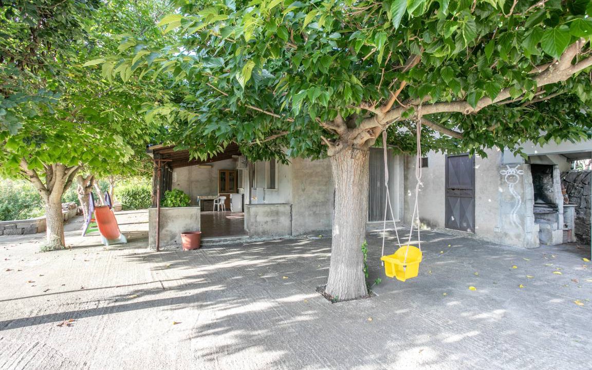 Monterosso Almo House | 100 m² House ∙ 2 bedrooms ∙ 5 guests
