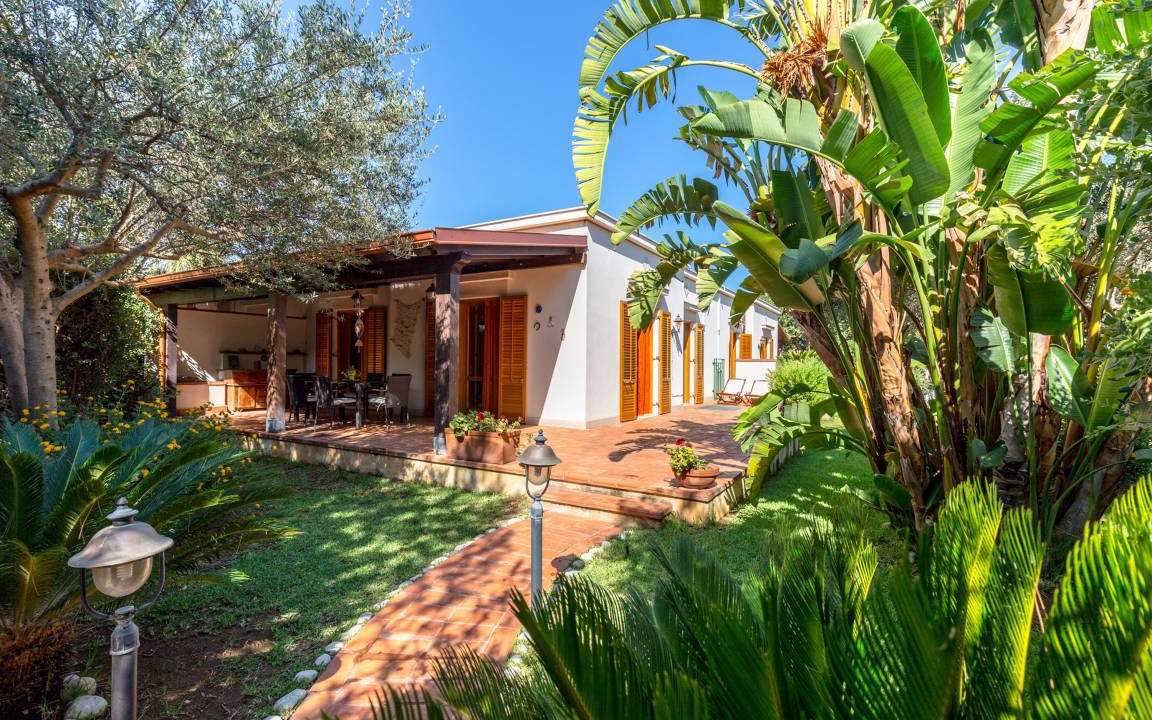 Terrasini Villa | 100 m² Villa ∙ 2 bedrooms ∙ 5 guests