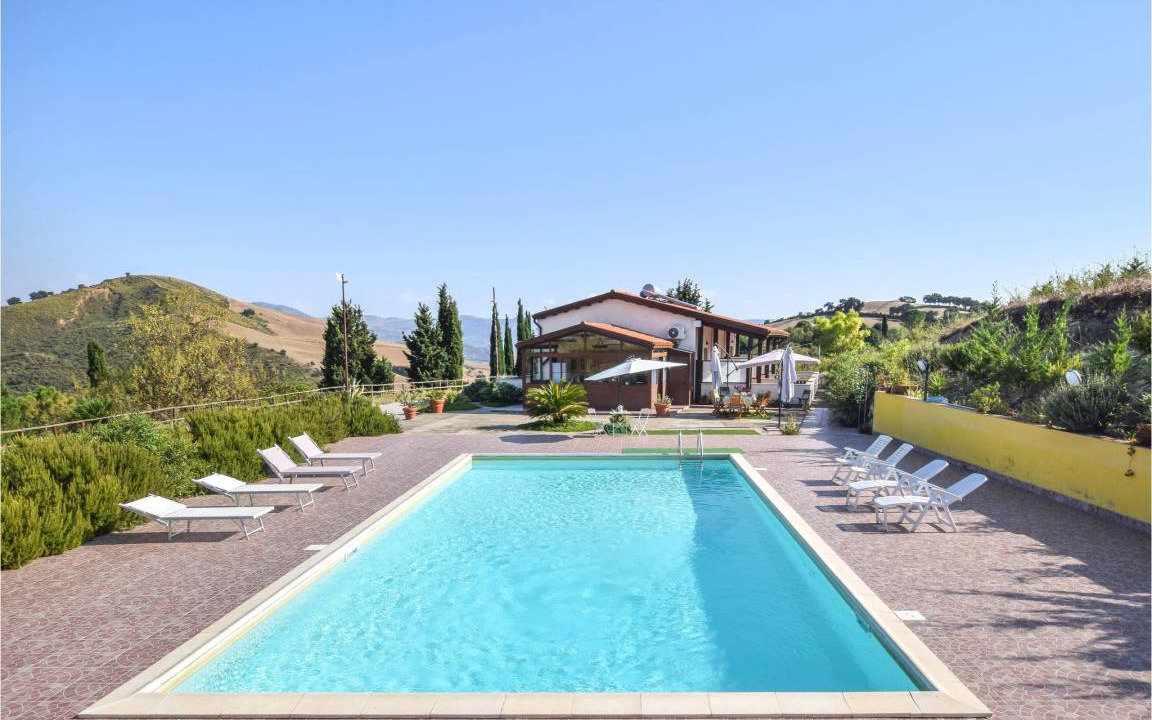 Caccamo House | 110 m² House ∙ 4 bedrooms ∙ 12 guests
