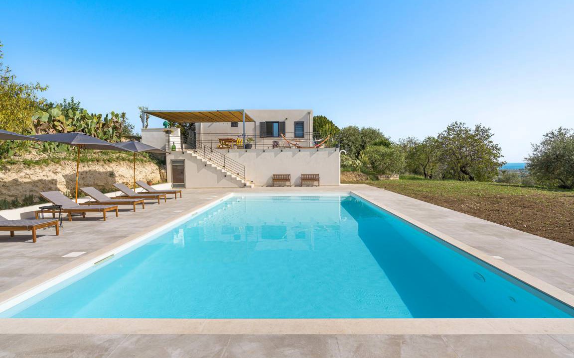 Noto Villa | 110 m² Villa ∙ 3 bedrooms ∙ 6 guests