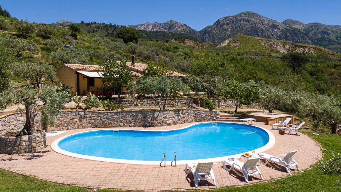 Polizzi Generosa Villa | 119 m² Villa ∙ 4 bedrooms ∙ 8 guests