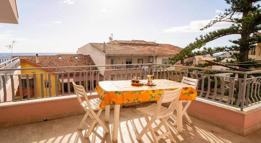 Santa Teresa di Riva Apartment | 120 m² Apartment ∙ 3 bedrooms ∙ 5 guests