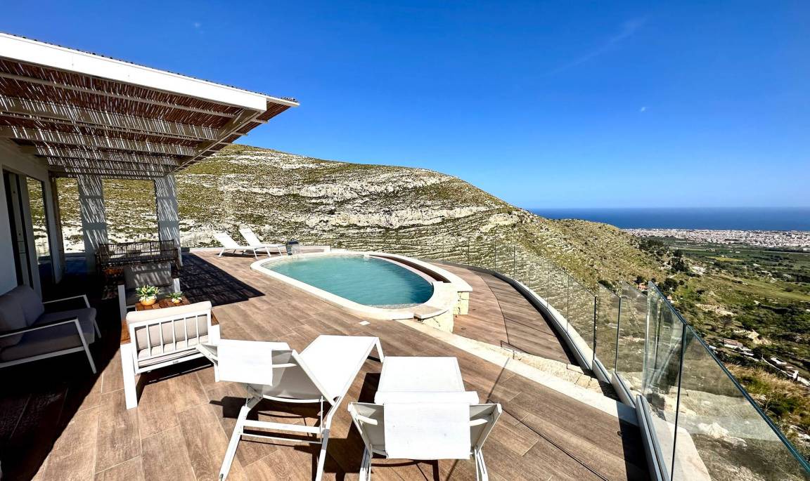 Avola Villa | 120 m² Villa ∙ 3 bedrooms ∙ 6 guests