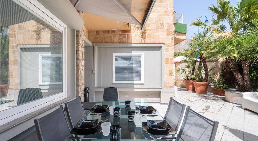 Mondello Apartment | 127 m² Apartment ∙ 2 bedrooms ∙ 4 guests
