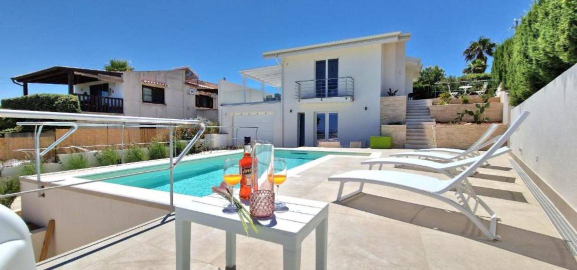Castellammare del Golfo Villa | 130 m² Villa ∙ 4 bedrooms ∙ 8 guests