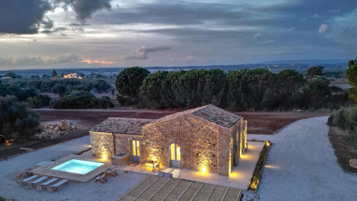 Noto Villa | 150 m² Villa ∙ 3 bedrooms ∙ 6 guests