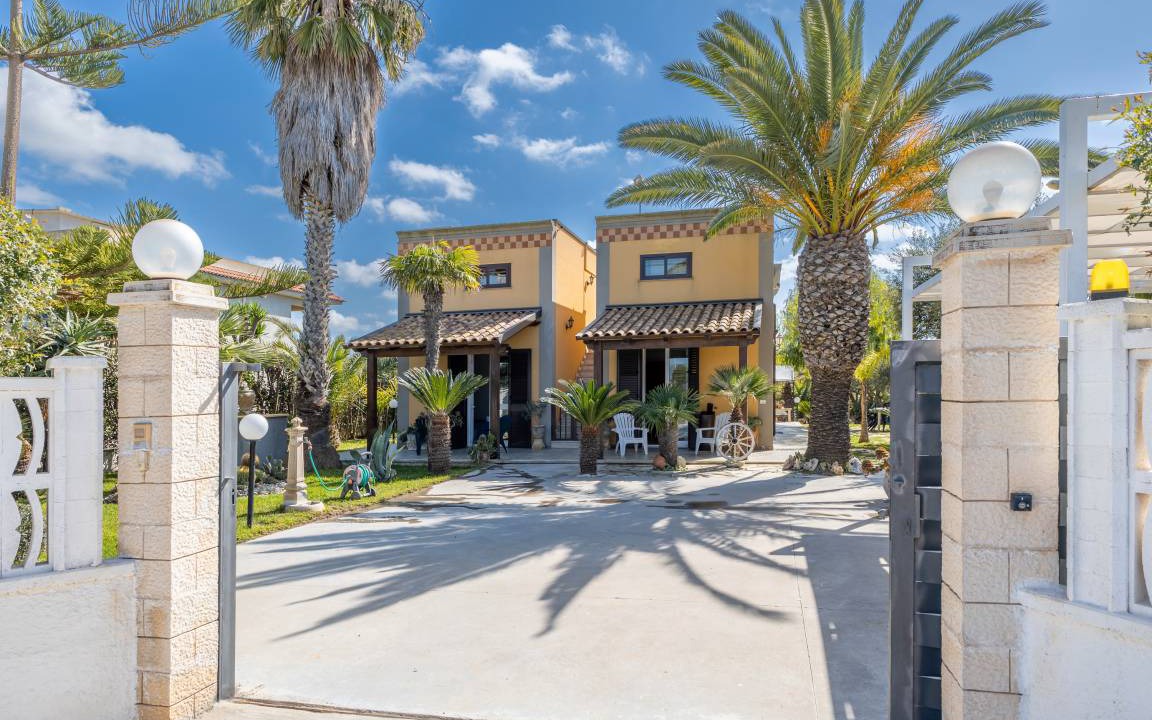 Santa Maria del Focallo Villa | 150 m² Villa ∙ 4 bedrooms ∙ 9 guests