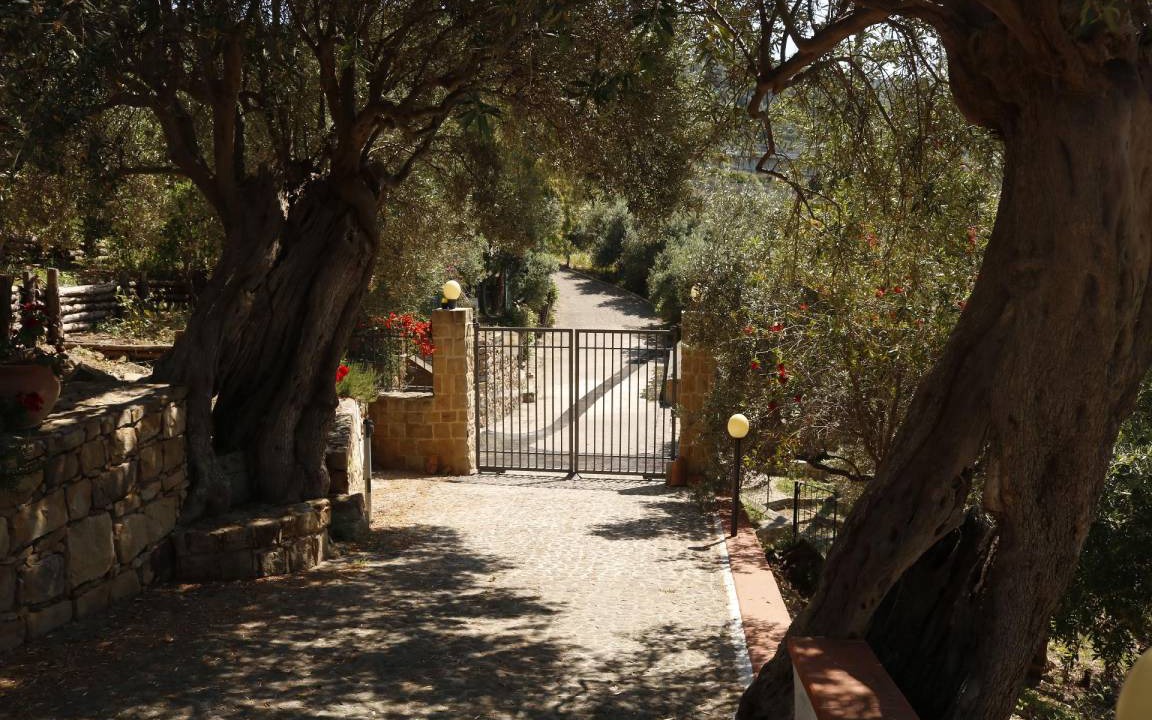 Tusa House | 180 m² House ∙ 2 bedrooms ∙ 4 guests