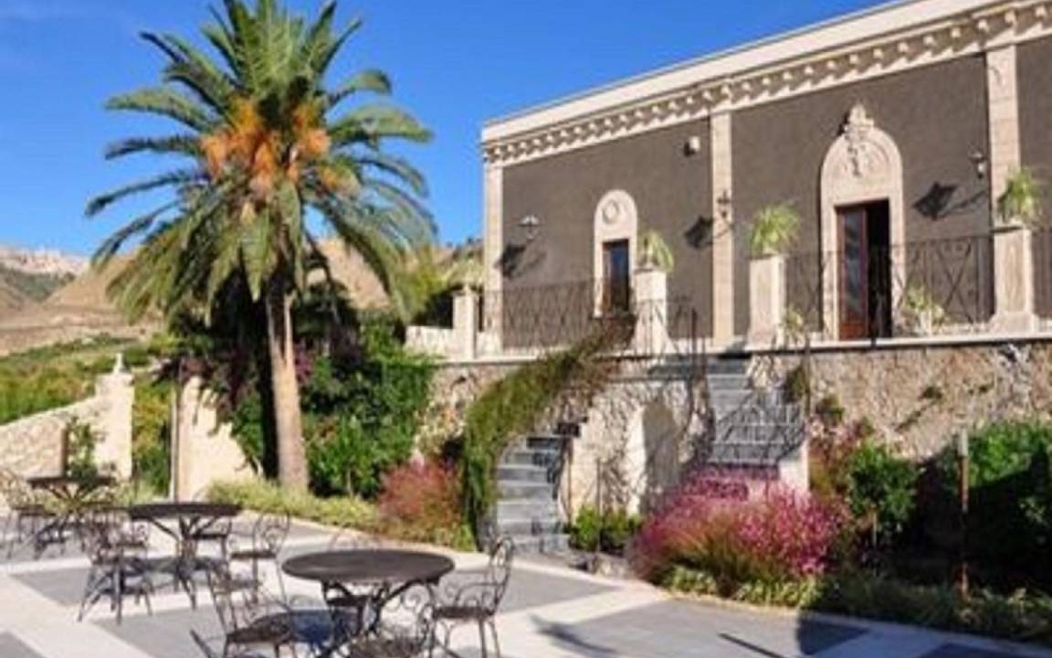 Centuripe House | 240 m² House ∙ 4 bedrooms ∙ 12 guests