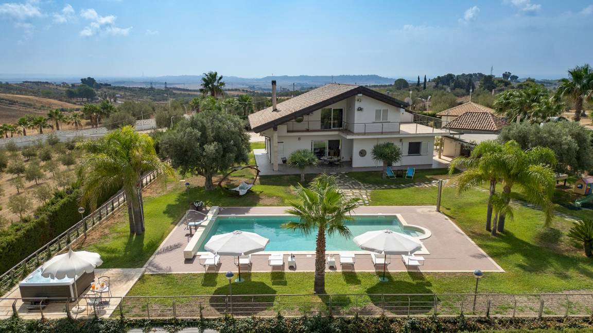 Gela Villa | 240 m² Villa ∙ 3 bedrooms ∙ 6 guests