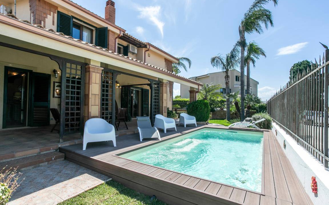 Brucoli House | 250 m² House ∙ 4 bedrooms ∙ 10 guests