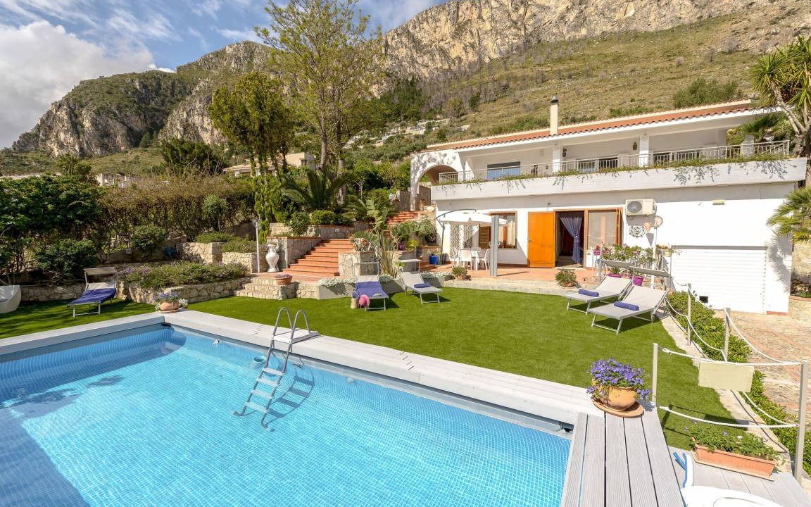 Capo Zafferano Villa | 250 m² Villa ∙ 3 bedrooms ∙ 11 guests