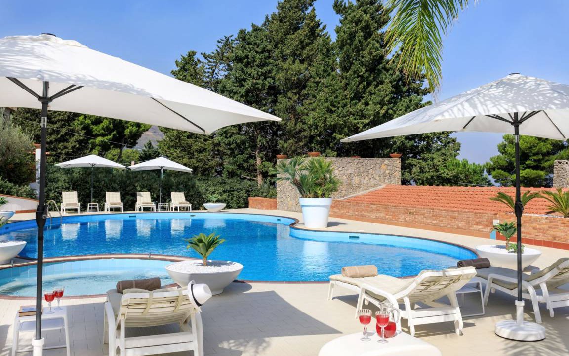 Carini Villa | 250 m² Villa ∙ 6 bedrooms ∙ 13 guests