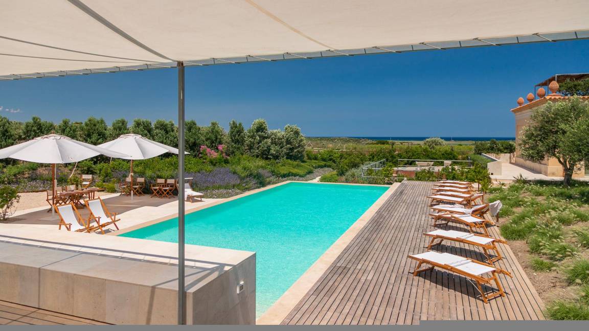 Noto Villa | 250 m² Villa ∙ 6 bedrooms ∙ 12 guests