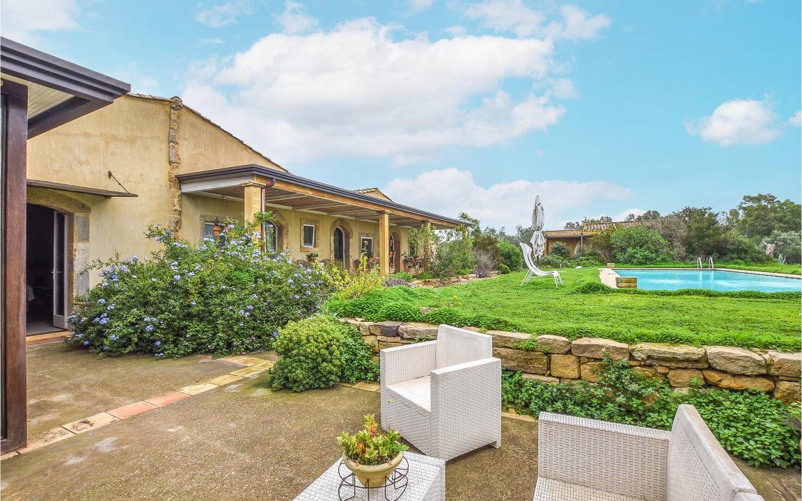 Caltagirone House | 280 m² House ∙ 5 bedrooms ∙ 15 guests