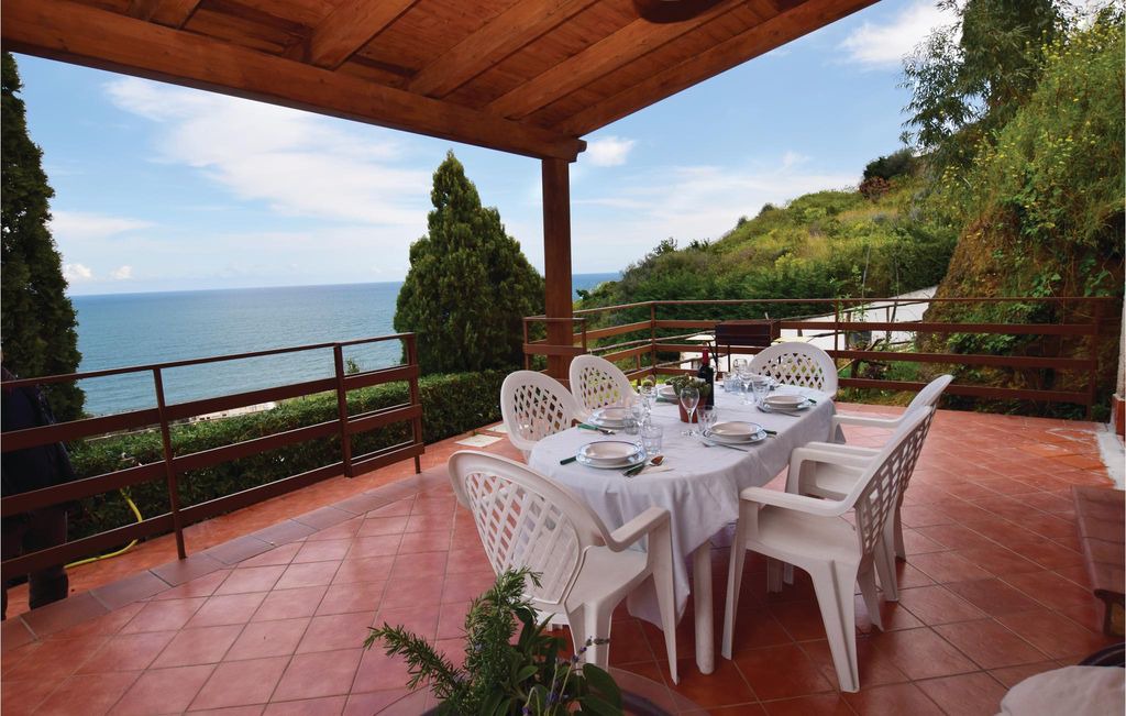 Torre Colonna-sperone House | 3 bedroom accommodation in Altavilla Milicia -PA-