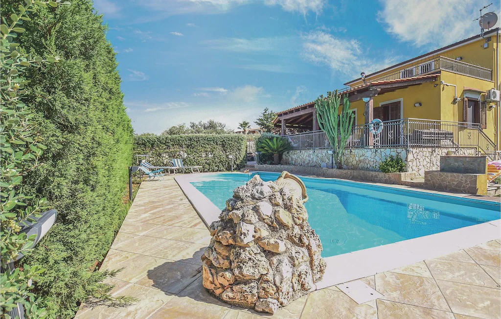 Torre Colonna-sperone House | 3 bedroom accommodation in Altavilla Milicia PA