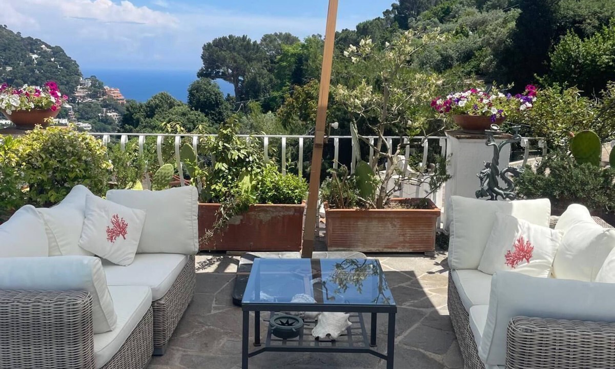 Marina Piccola Villa | 3-bedroom villa in superb Capri with cool AC breeze