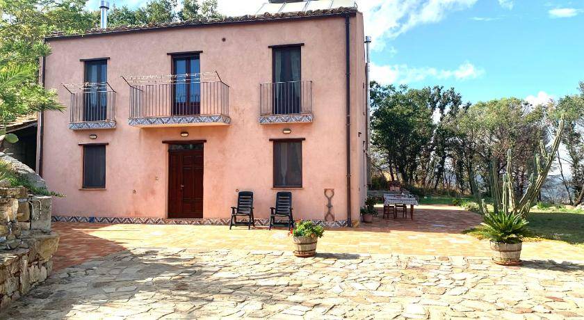Gangi House | 30 m² Farmhouse ∙ 3 guests