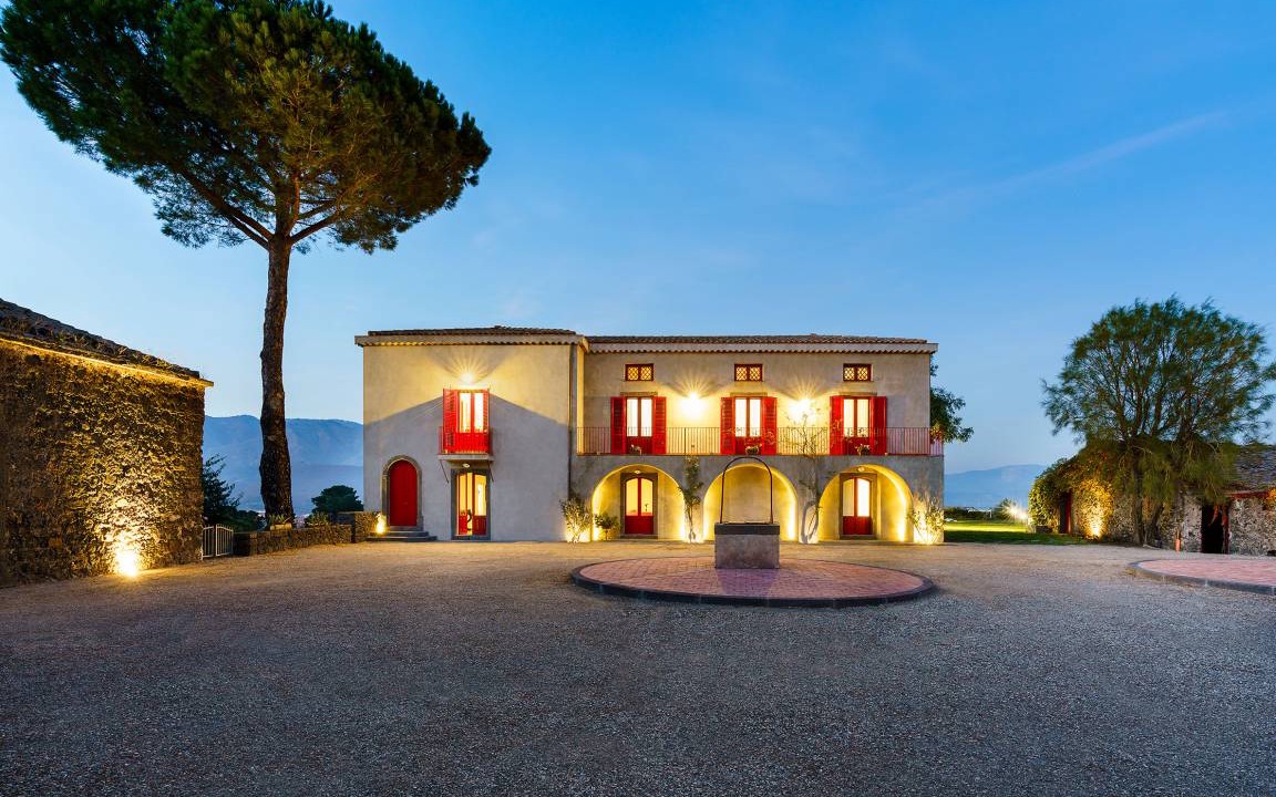 Castiglione di Sicilia Villa | 300 m² Villa ∙ 4 bedrooms ∙ 10 guests