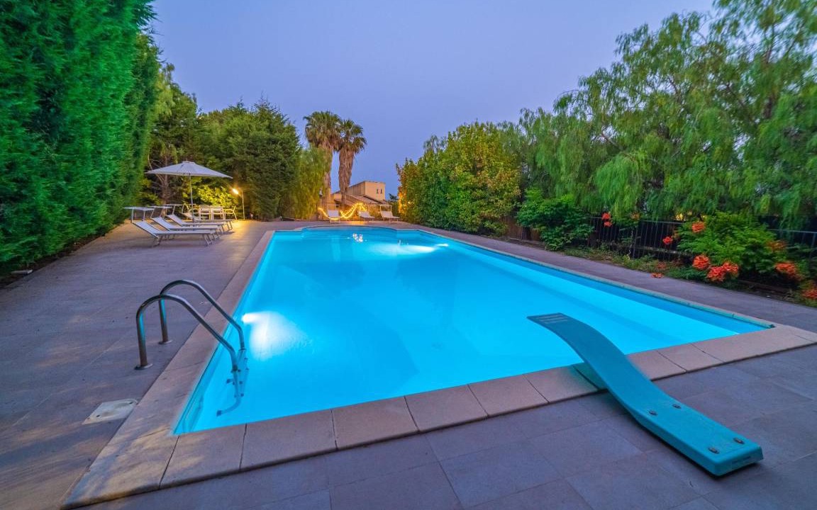 Pedara House | 300 m² House ∙ 4 bedrooms ∙ 11 guests