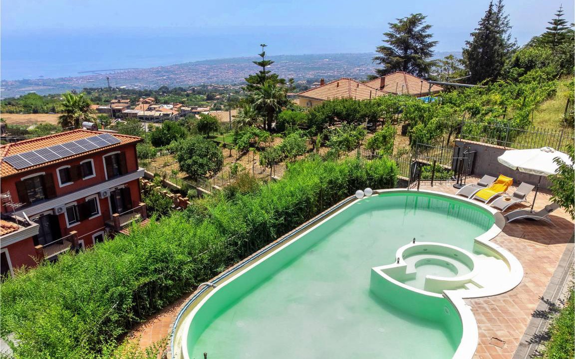 Coste House | 300 m² House ∙ 6 bedrooms ∙ 18 guests