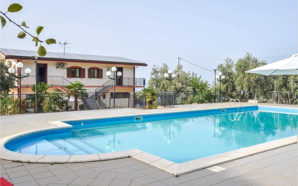 Caronia House | 300 m² House ∙ 6 bedrooms ∙ 15 guests