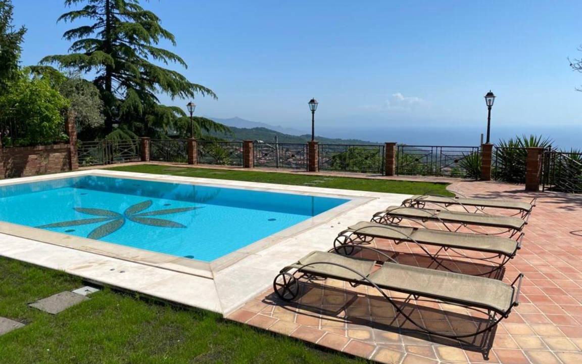Zafferana Etnea Villa | 300 m² Villa ∙ 5 bedrooms ∙ 12 guests