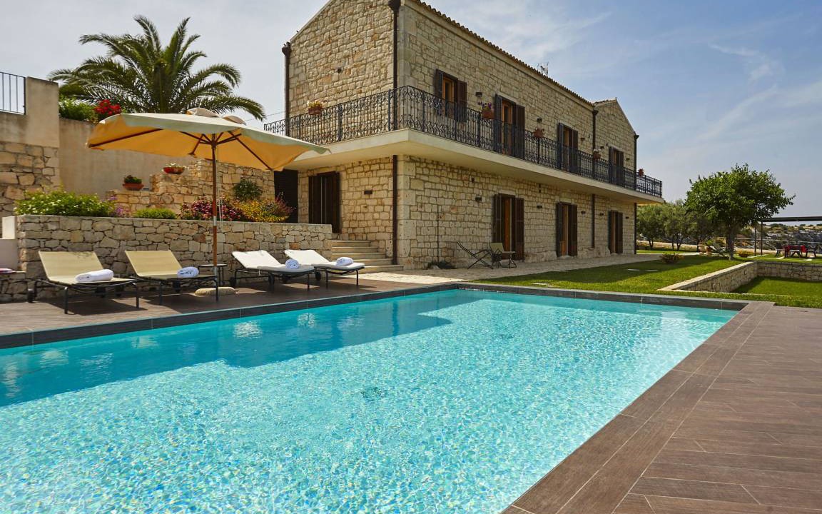 Modica Villa | 300 m² Villa ∙ 7 bedrooms ∙ 16 guests