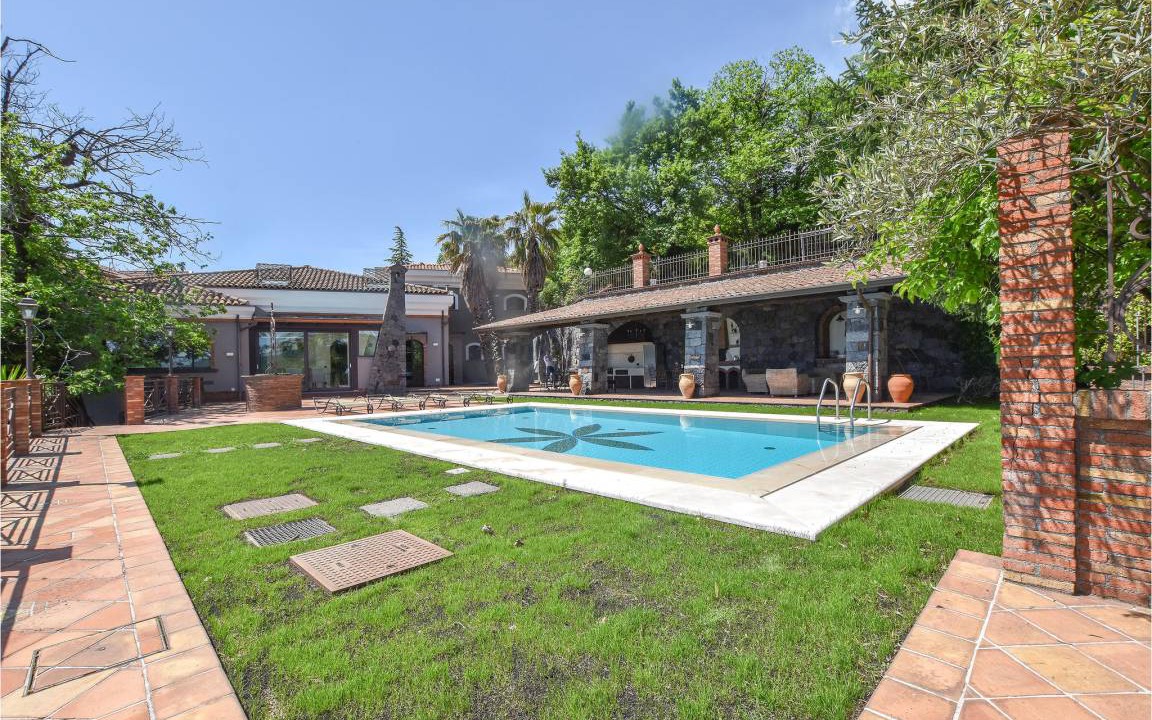 Zafferana Etnea House | 350 m² House ∙ 5 bedrooms ∙ 12 guests