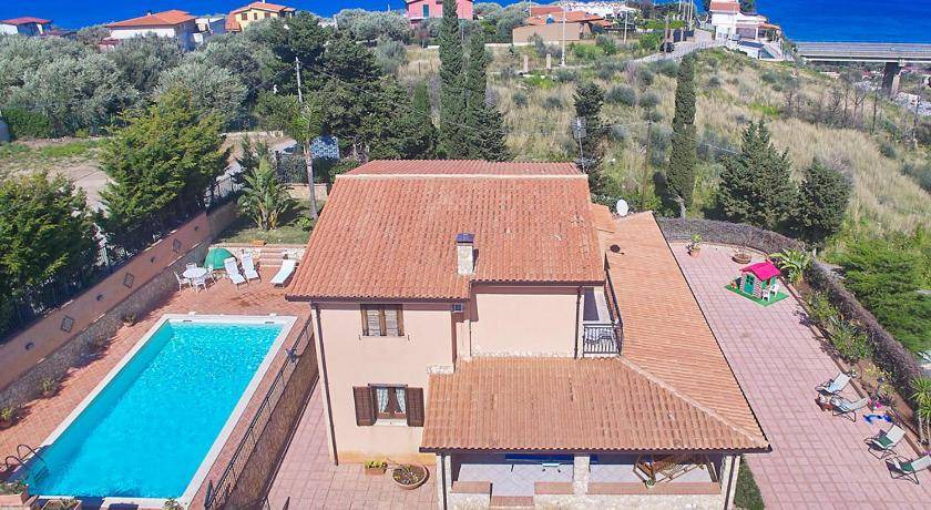 Altavilla Milicia Villa | 350 m² Villa ∙ 5 bedrooms ∙ 12 guests