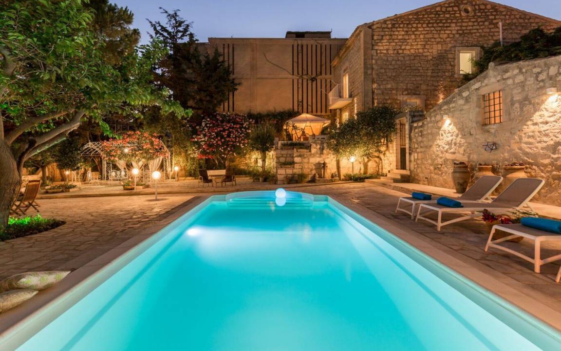 Donnalucata Villa | 3500 m² Villa ∙ 6 bedrooms ∙ 13 guests