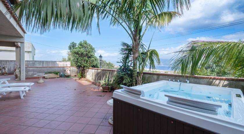 Faro Superiore Villa | 360 m² Villa ∙ 4 bedrooms ∙ 9 guests