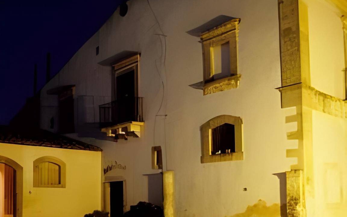 Chiaramonte Gulfi House | 377 m² Farmhouse ∙ 8 bedrooms ∙ 30 guests