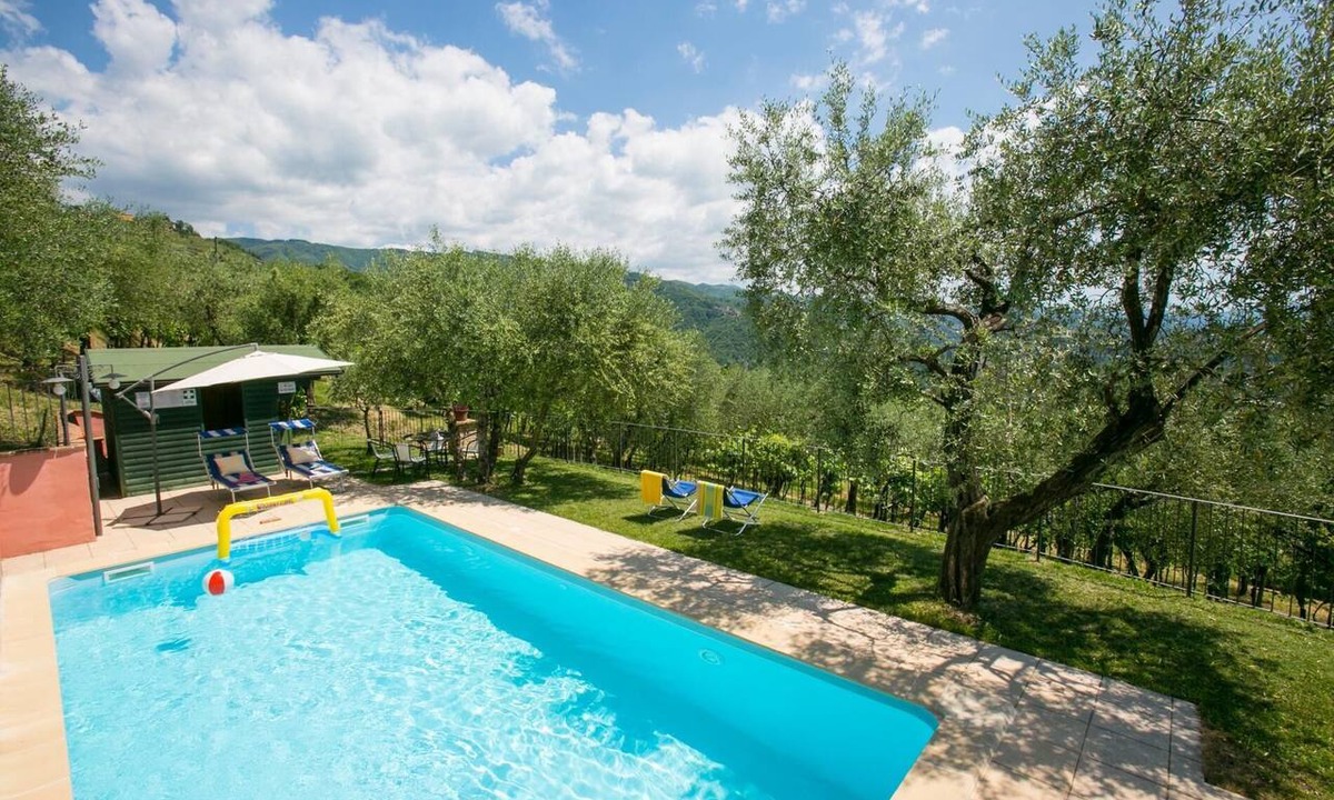 Mologno Villa | 4 Bedroom Villa with Private Pool, Fantastic Views, in an Olive Grove