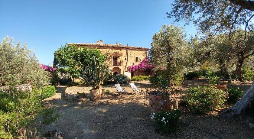 Pettineo House | 400 m² Farmhouse ∙ 8 bedrooms ∙ 20 guests