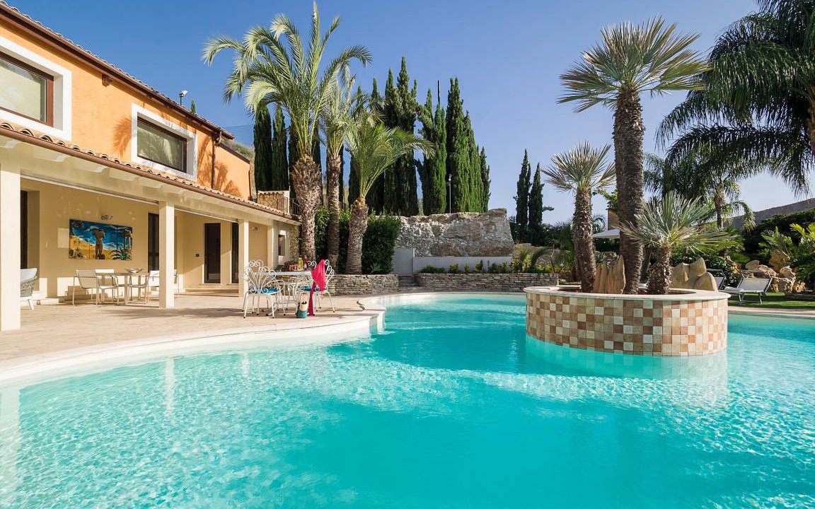 Agrigento Villa | 400 m² Villa ∙ 7 bedrooms ∙ 14 guests