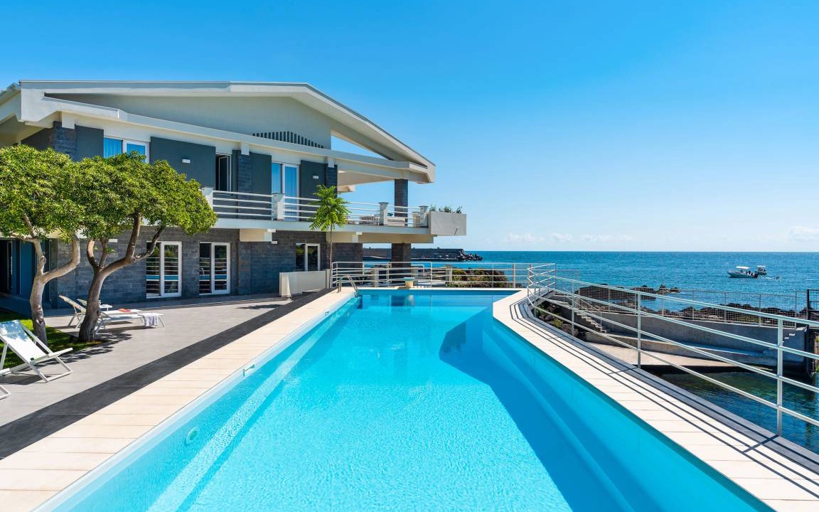 Stazzo Villa | 400 m² Villa ∙ 8 bedrooms ∙ 16 guests