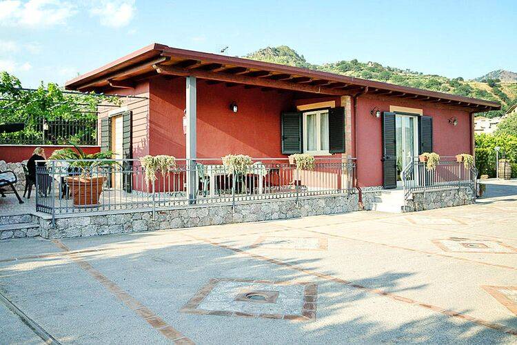 Gaggi House | 50 m² Bungalow ∙ 2 bedrooms ∙ 4 guests