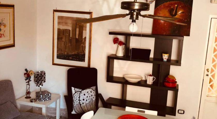 Picanello-Ognina-Barriera-Canalicchio House | 50 m² House ∙ 1 bedroom ∙ 3 guests