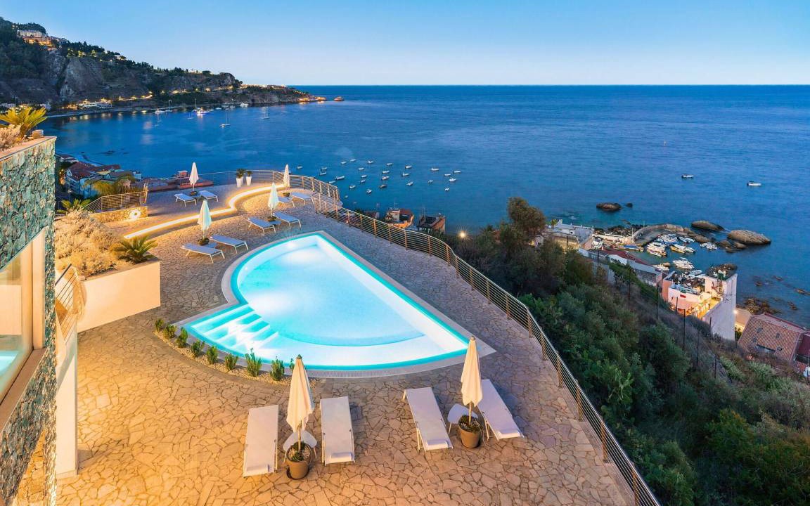 Giardini Naxos Villa | 600 m² Villa ∙ 10 bedrooms ∙ 20 guests