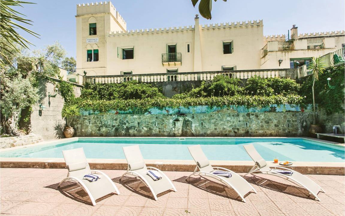 Venetico House | 700 m² House ∙ 9 bedrooms ∙ 16 guests