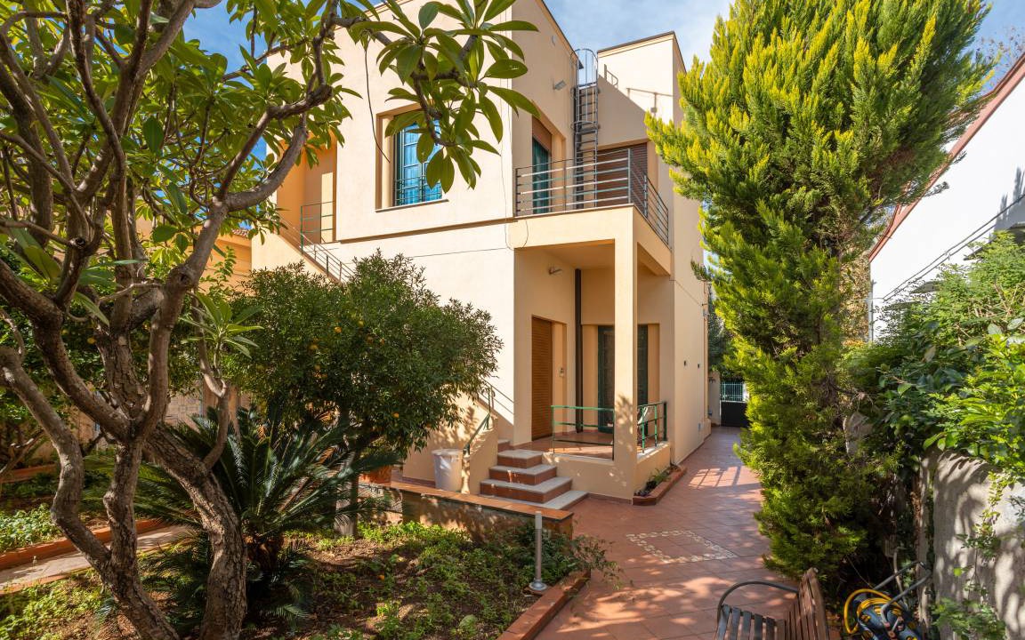 Mondello Villa | 80 m² Villa ∙ 2 bedrooms ∙ 4 guests
