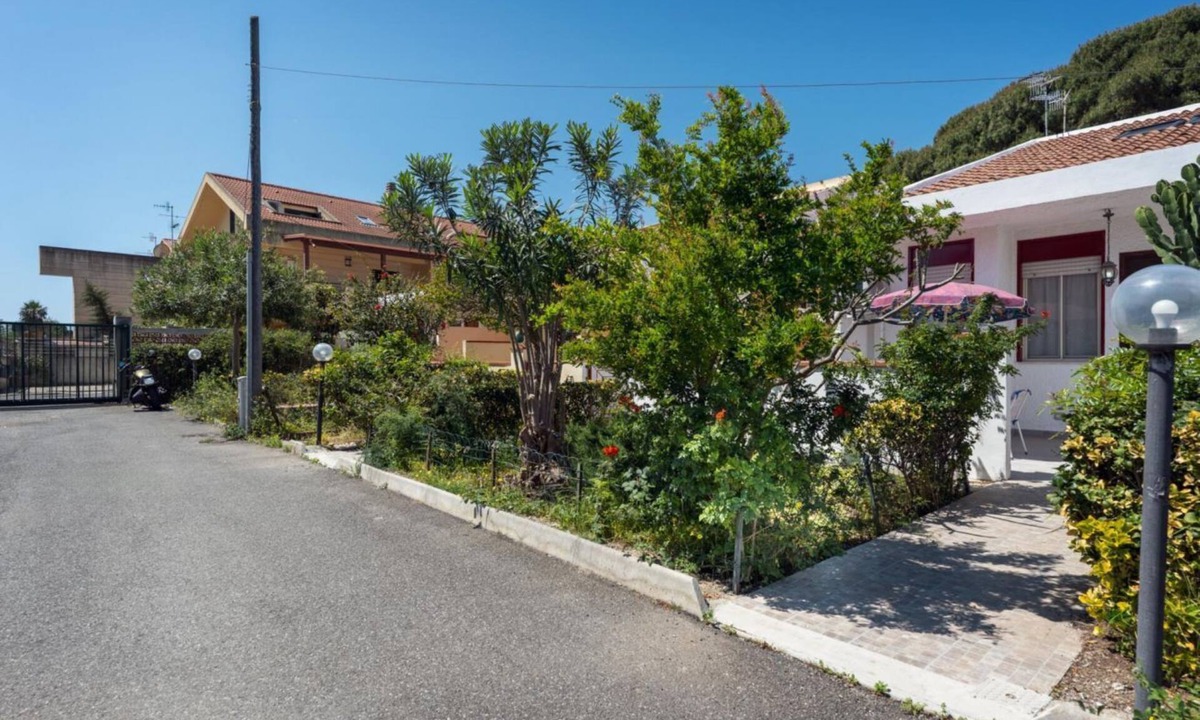Torre di Faro Apartment | A cozy apartment of approximately 90 square meters, spread over two levels connected by stairs, accommodating up to 6 people.The property is located in Torre Faro, a charming seaside village about 15 km from Messina, where the Ionian and Tyrrhenian Seas