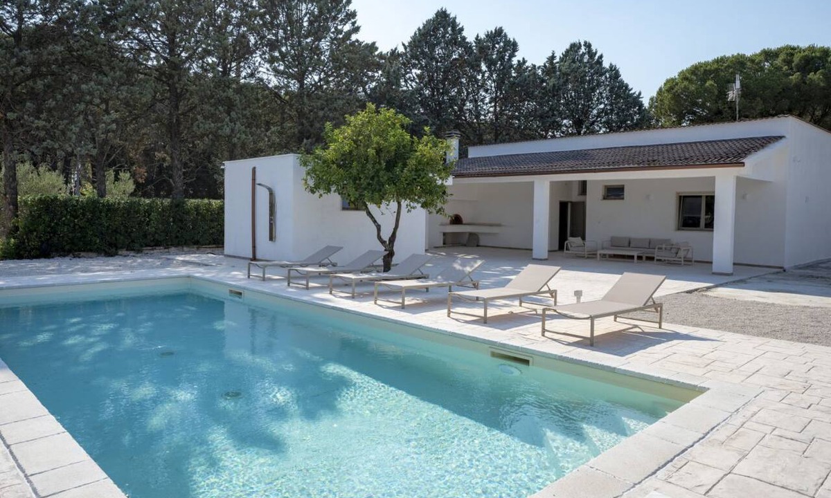 Francavilla Fontana Villa | A stunning villa in Francavilla Fontana offering a relaxing, nature-filled stay, complete with a private garden, saltwater pool, and parking. Located just a short drive from the historic center, it is about 30 minutes by car from seaside spots like Lepor