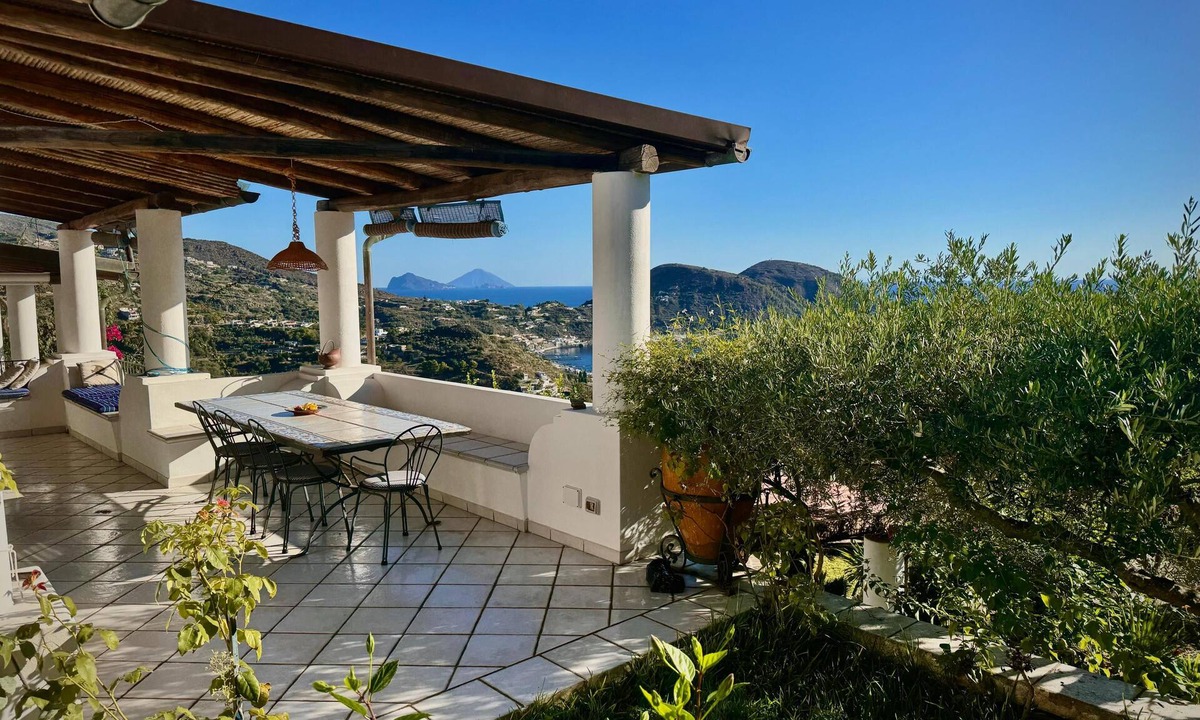 Monte Gallina Apartment | Aeolian Villa - Apartment with terrace