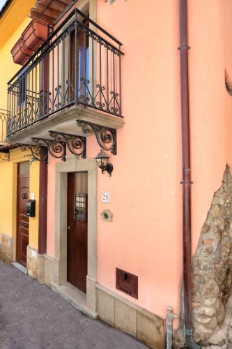 Brolo House | Al Castello