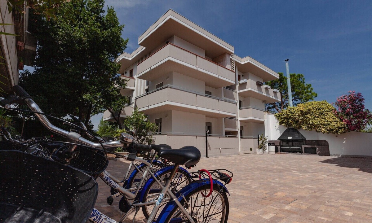 Alba Adriatica Apartment | Alba Adriatica: Poolside Escape