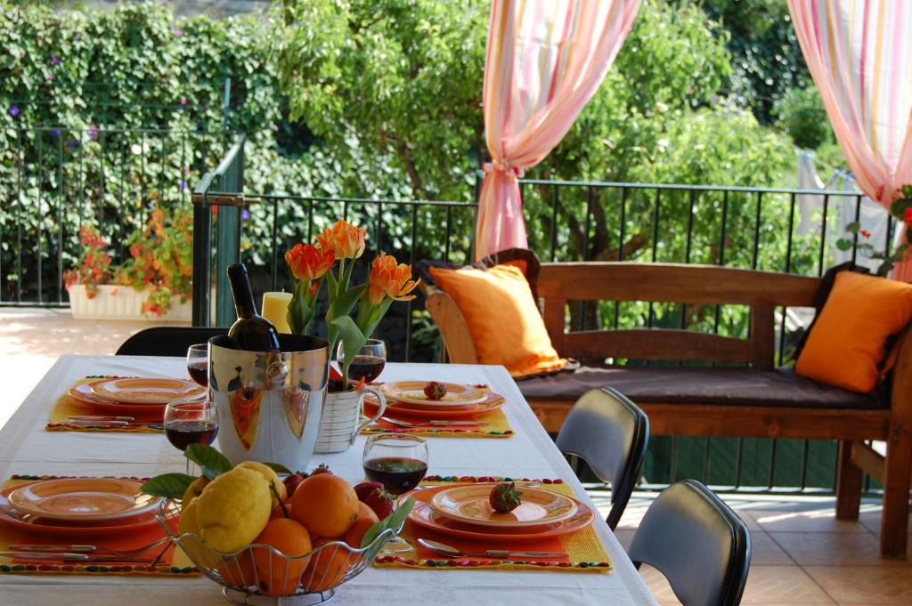 San Giovanni Montebello House | Albicocche House