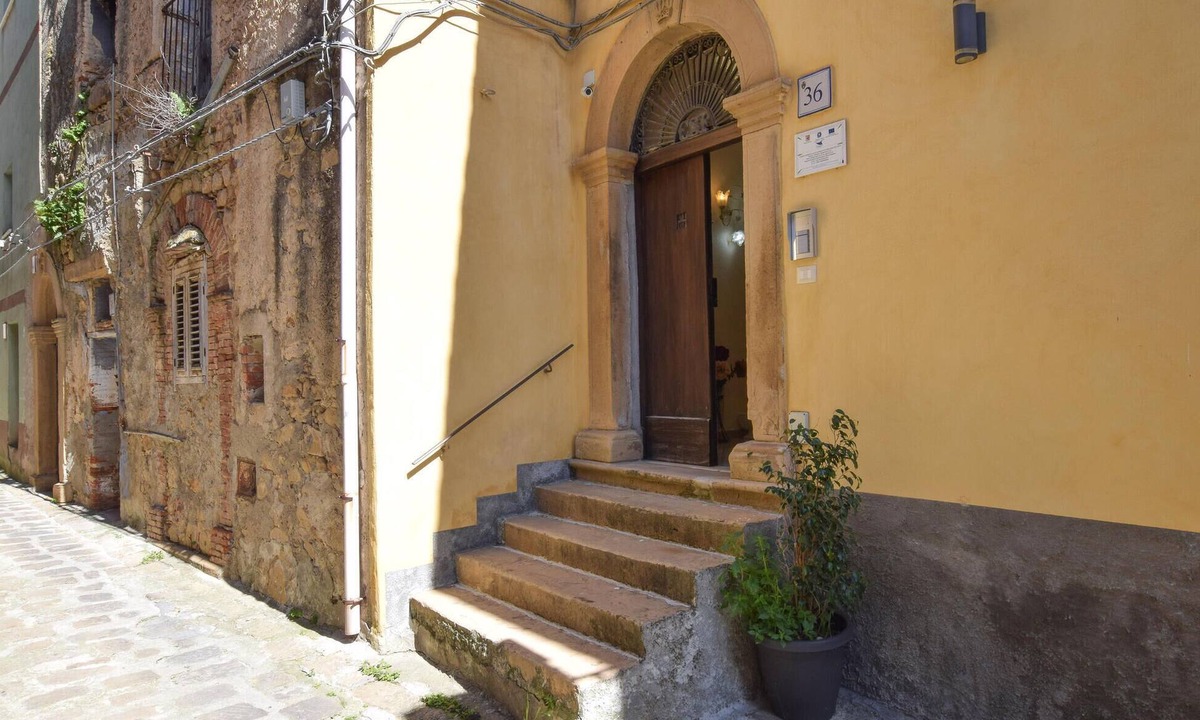 Tusa Apartment | Amazing apartment in Tusa with WiFi